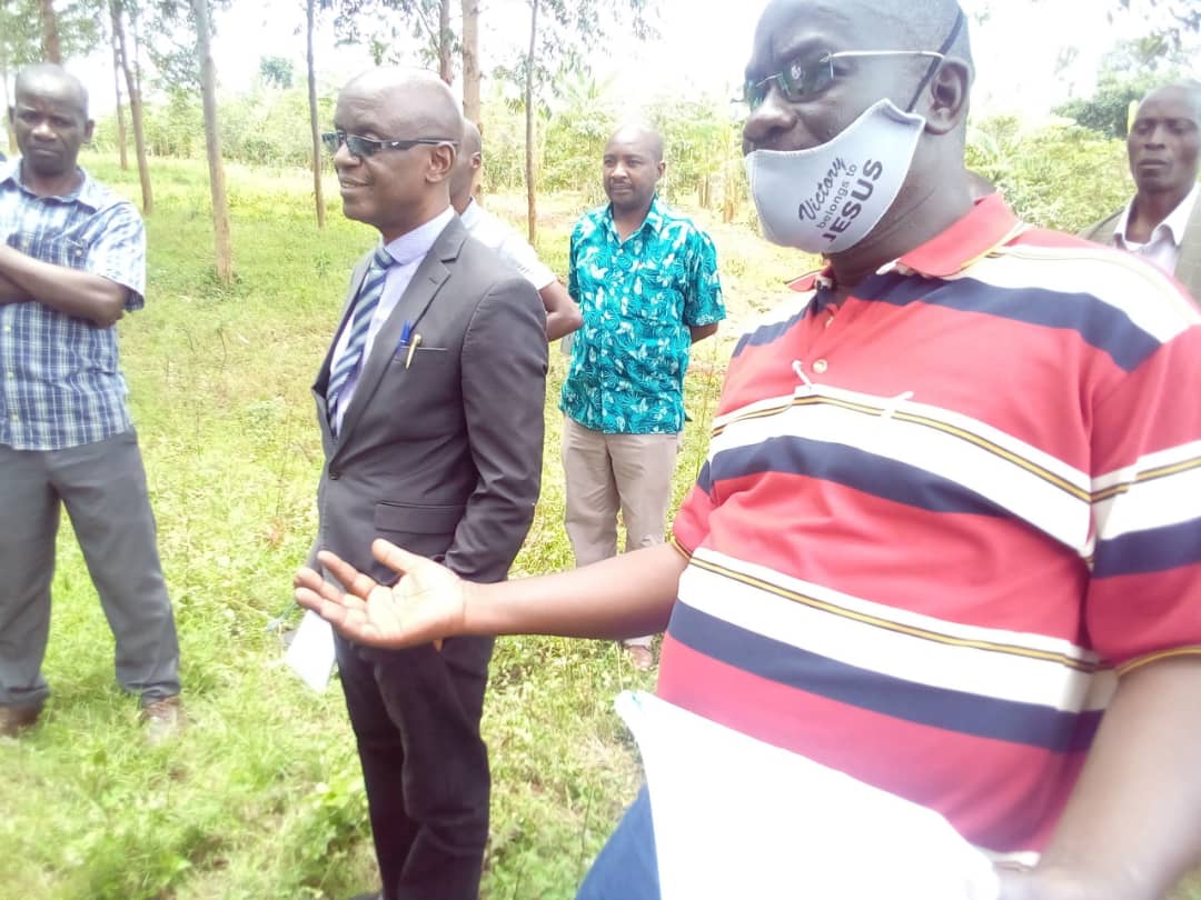 Ibanda CAO Kweyamba Ruhemba interacting with the Contractor at the site handover. Kihani Health Centre 11 will be upgraded to Health Centre 111. Mr. Ruhemba warned the Contractor of Shoddy work.Photo by Sylas Byaruhanga
